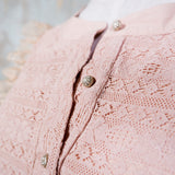 Camicia rosa con bottoni dettaglio